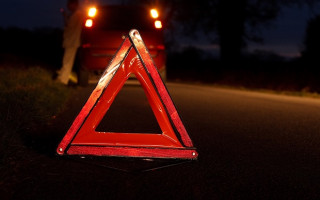 Две фуры смяли легковушку: в ДТП под Киевом есть погибшие и раненые