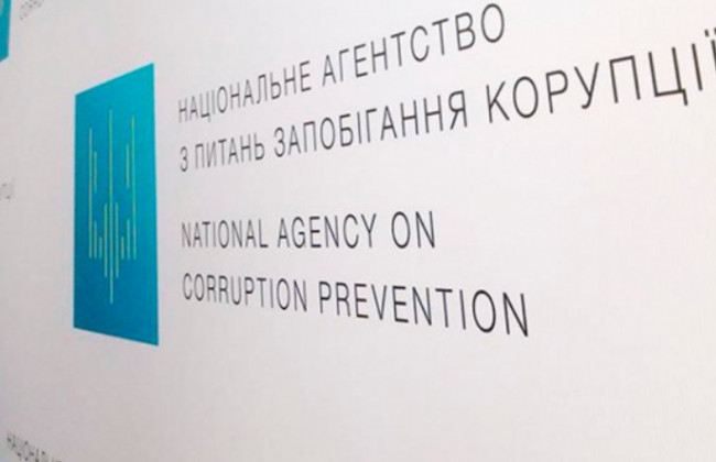 Проблеми з деклараціями: посол та депутат подали недостовірні відомості