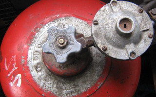 Во Львовской области водитель грузовика пострадал при взрыве газового баллона