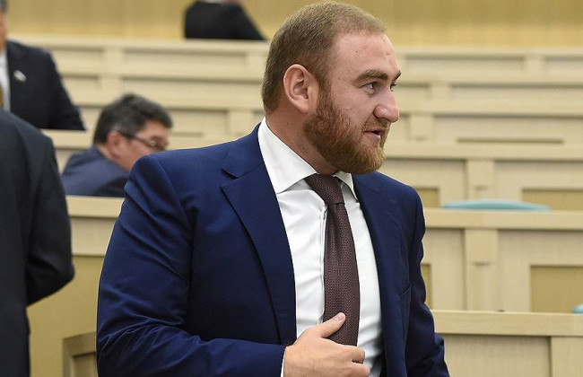 В РФ задержали сенатора по подозрению в заказных убийствах политиков