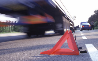 Смертельное ДТП в Киеве: грузовик сбил пенсионерку и скрылся