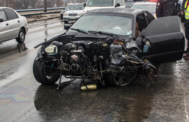 ДТП в Киеве: на Северном мосту образовалась масштабная пробка