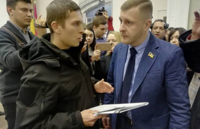 Депутату оголосили підозру прямо на сесії міськради