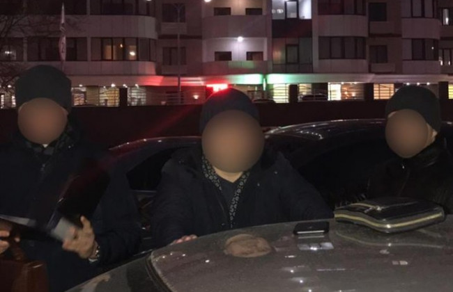 Вимагав хабар: ДБР затримало зухвалого столичного чиновника