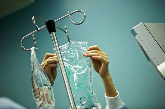 Били и держали в холодной воде: силовики спасли от смерти «пациентов»