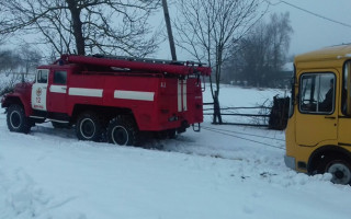 Под Хмельницким школьный автобус слетел с дороги в кювет