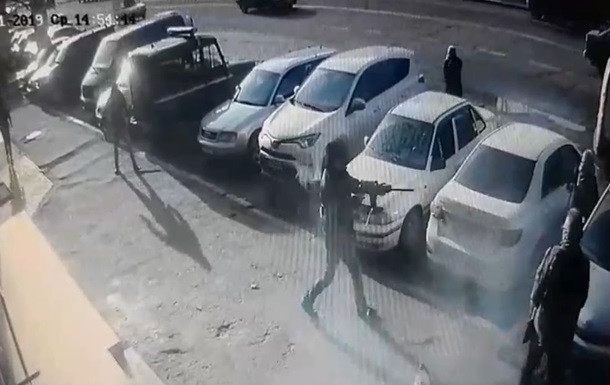 Стрельба возле Николаевского райсуда: появилось видео момента нападения