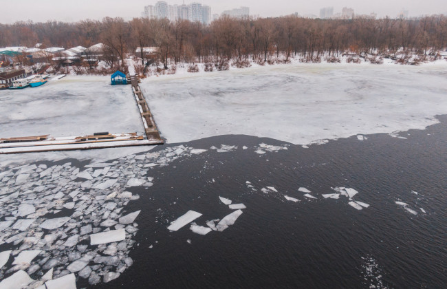 На Гидропарке копы провалились под лет, спасая тонувшего рыбака