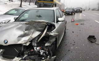 Масштабное ДТП в центре Киева: столкнулись 7 автомобилей