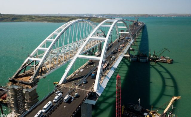 Проблемы с Крымским мостом: в сети показали очередные разрушения конструкции