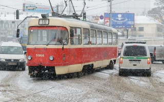 ЧП в Киеве: с рельсов сошли два трамвая