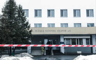 Более тысячи человек эвакуировали из больницы на Оболони: ищут бомбу