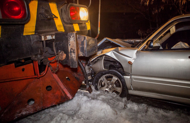 Поезд снес легковушку: в Днепре случилось масштабное ДТП