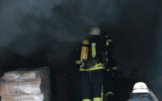 Масштабный пожар в Киеве: огонь гасят уже 10 часов