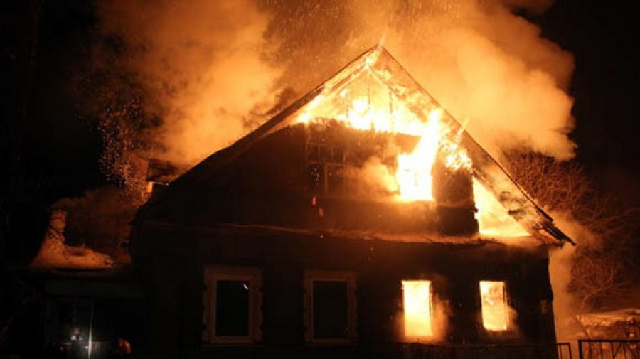 Масштабный пожар под Запорожьем: отец и сын погибли в огне