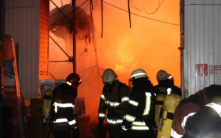 Мощный пожар на складах в Киеве: появились новые подробности