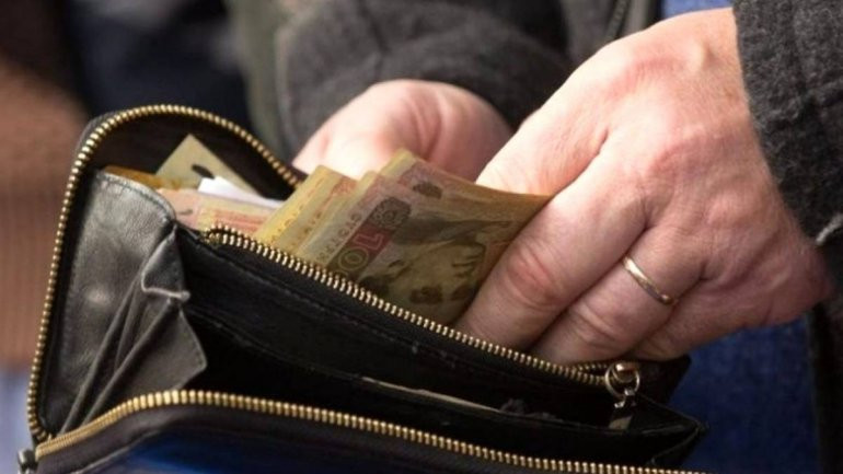 Пенсии в Украине поднимут еще три раза: что об этом известно