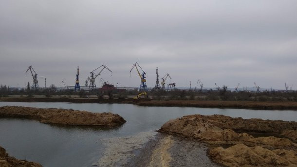 Экологическое бедствие в Крыму: оккупанты уничтожили дамбу хвостохранилища