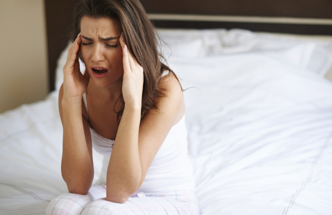 Почему по утрам болит голова: названы 6 основных причин