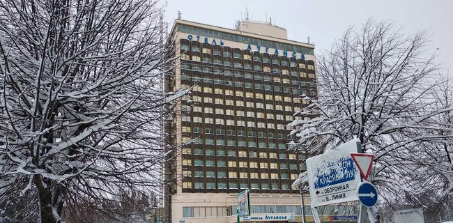 Боевики массово угрожают учителям на Донбассе: есть подробности