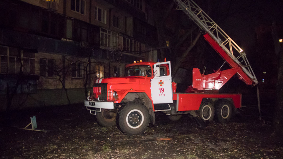 В Киеве вспыхнул пожар в многоэтажке: часть жильцов эвакуировали