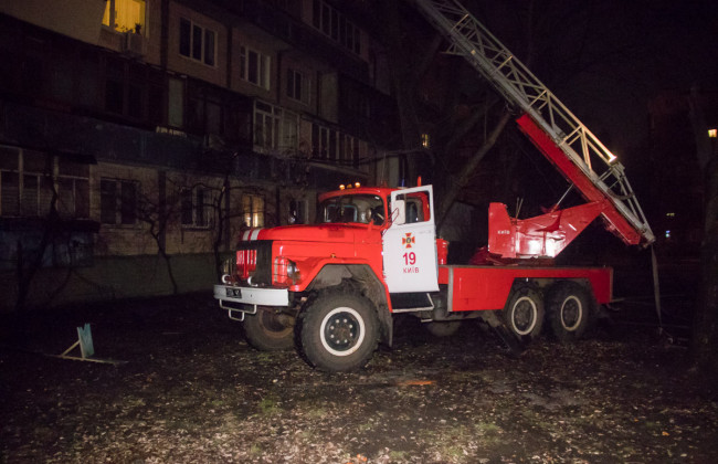 В Киеве вспыхнул пожар в многоэтажке: часть жильцов эвакуировали