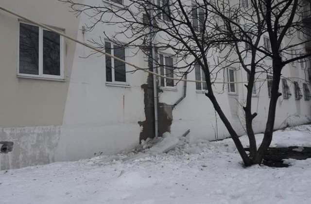 ЧП в Харькове: глыба льда перебила газопровод, люди остались без газа