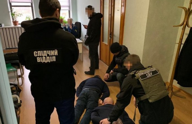 Начальник сектора одного з митних постів погорів на хабарі