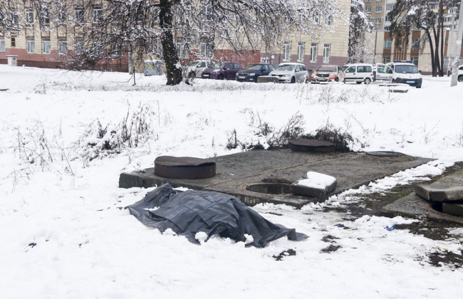 Смертельный случай в Киеве: тело мужчины со сломанной ногой нашли в коллекторе