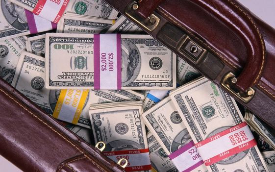 Похитили сумку со $100 тысячами: в Днепре напали на директора предприятия