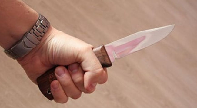 Запугивал ножом: в Кривом Роге мужчина ограбил ребенка