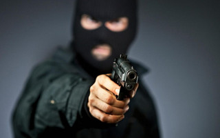 Выбивали придуманные долги: в Одессе задержали опасную банду вымогателей