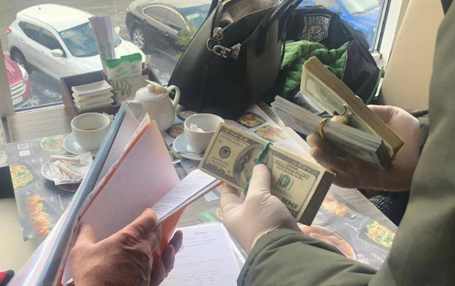 Отримали $ 30000 хабара для чиновників Міноборони: ДБР затримало зловмисників