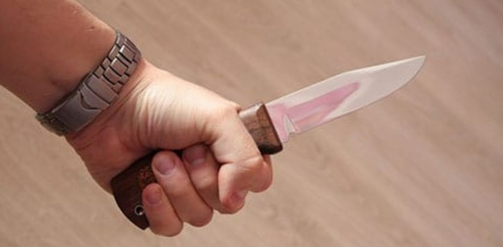 Запугивал ножом: в Кривом Роге мужчина ограбил ребенка