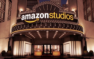 Против Amazon подали иск на $68 млн, а Джоли собирает  $920 млн для беженцев: новости шоубиза