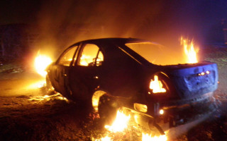 Згорів дотла: на Волині спалили Lexus бізнесмена