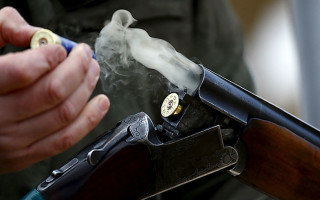 Стрелял по окнам и порезал полицейского: неадекват устроил ЧП на Прикарпатье