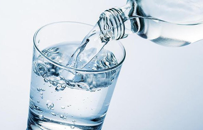 Как пить воду правильно, чтобы не навредить здоровью