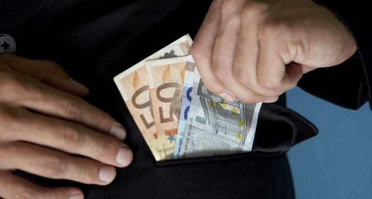 Отримав 5 тисяч євро хабара: колишній суддя постане перед судом
