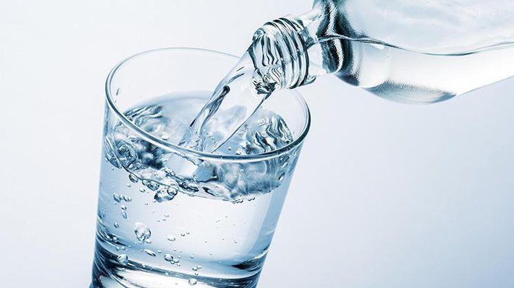 Как пить воду правильно, чтобы не навредить здоровью