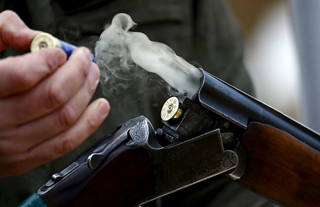 Стрелял по окнам и порезал полицейского: неадекват устроил ЧП на Прикарпатье