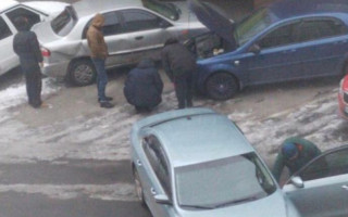 «Героиня парковки» под Киевом разбила несколько автомобилей, фото