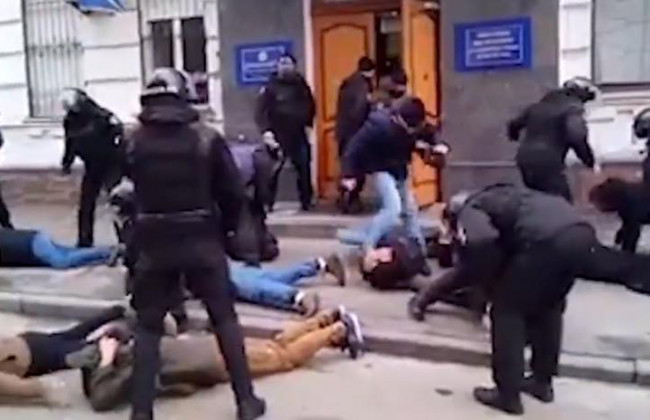 Избиение активистов в Киеве: следователи ГБР проверят действия полиции