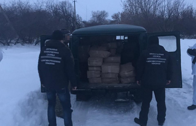 Пытался провезти 250 кг икры: на границе с РФ задержали контрабандиста