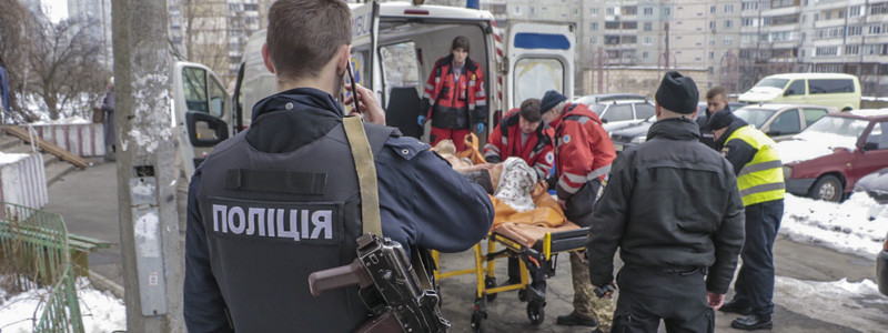 ЧП на Троещине в Киеве: мужчину ударили ножом средь бела дня