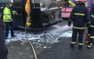 Пожар на колесах: в Черновцах на ходу вспыхнул троллейбус с пассажирами