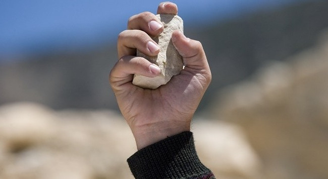 С камнем в руках: дерзкое ограбление произошло под Херсоном