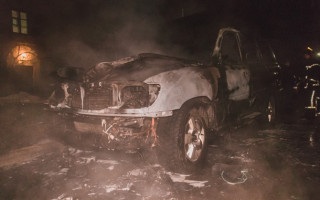 В Киеве неизвестные сожгли автомобиль депутата городского совета