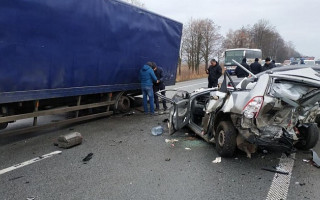 Две легковушки влетели в фуру: масштабное ДТП на трассе Киев — Чоп