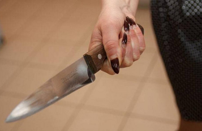 Кривава розправа: у Запоріжжі жінка пошматувала ножем співмешканця